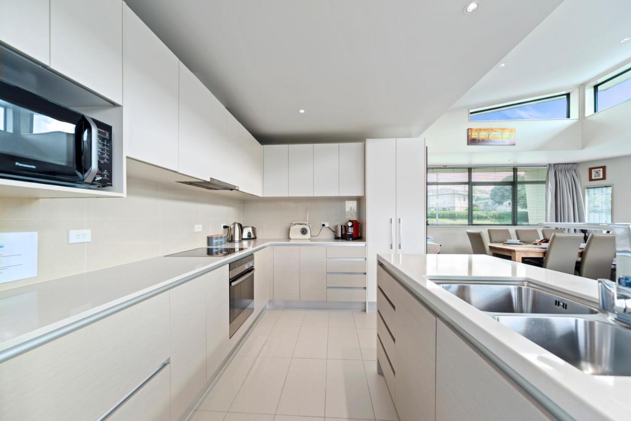 Two Views Taupo Apartment Extérieur photo