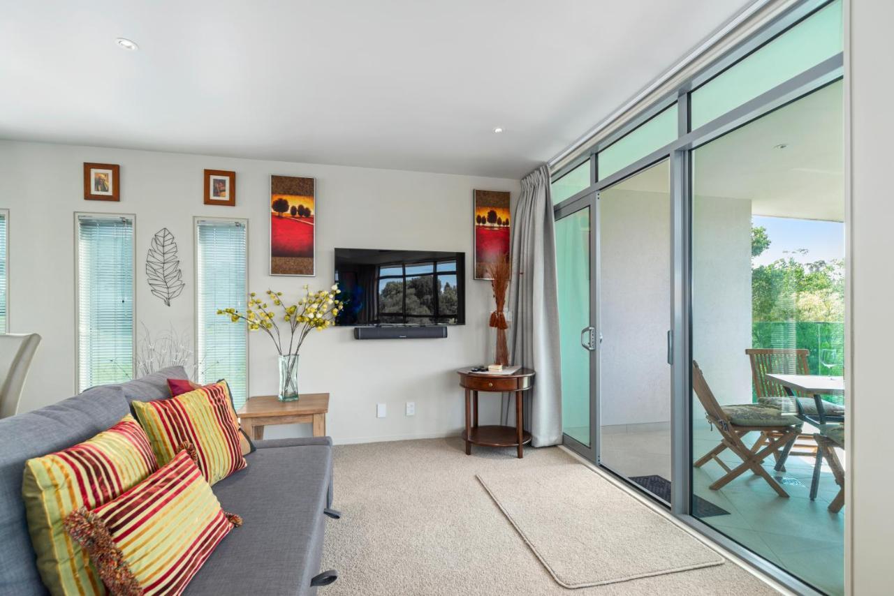 Two Views Taupo Apartment Extérieur photo